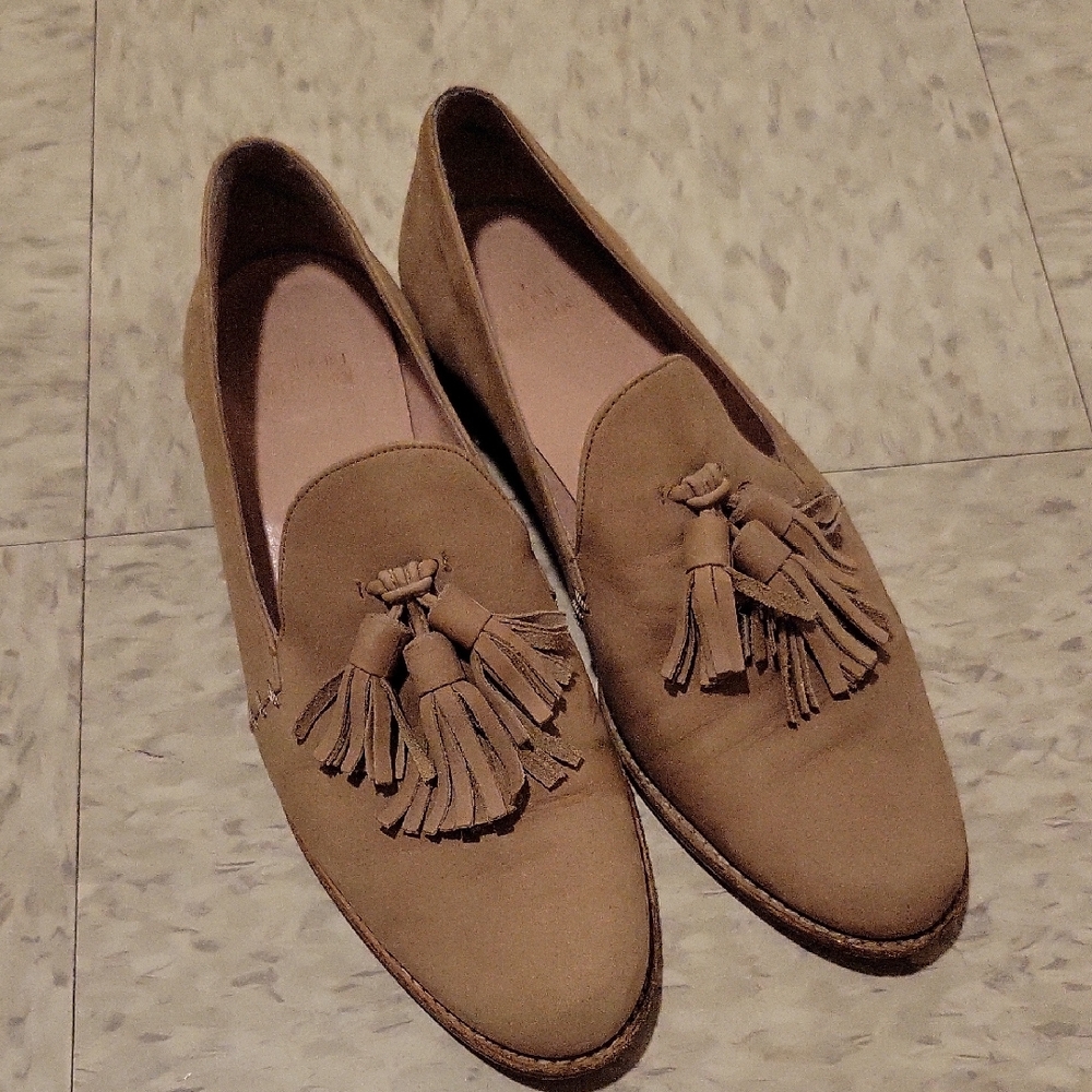 Stuart Weitzman Women's Tan Tassel Loafers